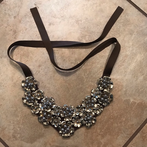 Jewelry - 💥SOLD💥 Two Tone Floral Ribbon Natasha Necklace